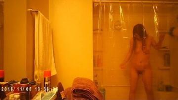 Hairy White Girl Shower Peeing